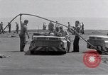 Standbild Cleanup nach USS Forrestal Feuer Golf von Tonkin Vietnam, 1967, aus Sekunde 47 historischem Filmmaterial Videoclip 65675031060