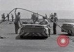 Standbild Cleanup nach USS Forrestal Feuer Golf von Tonkin Vietnam, 1967, aus Sekunde 49 historischem Filmmaterial Videoclip 65675031060