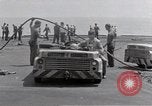 Standbild Cleanup nach USS Forrestal Feuer Golf von Tonkin Vietnam, 1967, aus Sekunde 51 historischem Filmmaterial Videoclip 65675031060