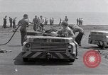 Standbild Cleanup nach USS Forrestal Feuer Golf von Tonkin Vietnam, 1967, aus Sekunde 52 historischem Filmmaterial Videoclip 65675031060