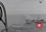 Standbild USS Forrestal Aufräumarbeiten nach Brand Golf von Tonkin Vietnam, 1967, aus Sekunde 3 historischem Filmmaterial Videoclip 65675031061