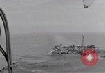 Standbild USS Forrestal Aufräumarbeiten nach Brand Golf von Tonkin Vietnam, 1967, aus Sekunde 4 historischem Filmmaterial Videoclip 65675031061