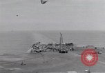 Standbild USS Forrestal Aufräumarbeiten nach Brand Golf von Tonkin Vietnam, 1967, aus Sekunde 8 historischem Filmmaterial Videoclip 65675031061