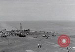 Standbild USS Forrestal Aufräumarbeiten nach Brand Golf von Tonkin Vietnam, 1967, aus Sekunde 13 historischem Filmmaterial Videoclip 65675031061