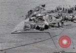 Standbild USS Forrestal Aufräumarbeiten nach Brand Golf von Tonkin Vietnam, 1967, aus Sekunde 17 historischem Filmmaterial Videoclip 65675031061