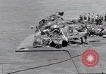 Standbild USS Forrestal Aufräumarbeiten nach Brand Golf von Tonkin Vietnam, 1967, aus Sekunde 18 historischem Filmmaterial Videoclip 65675031061