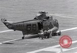 Standbild USS Forrestal Aufräumarbeiten nach Brand Golf von Tonkin Vietnam, 1967, aus Sekunde 43 historischem Filmmaterial Videoclip 65675031061