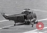Standbild USS Forrestal Aufräumarbeiten nach Brand Golf von Tonkin Vietnam, 1967, aus Sekunde 44 historischem Filmmaterial Videoclip 65675031061
