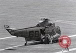 Standbild USS Forrestal Aufräumarbeiten nach Brand Golf von Tonkin Vietnam, 1967, aus Sekunde 45 historischem Filmmaterial Videoclip 65675031061