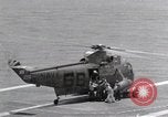 Standbild USS Forrestal Aufräumarbeiten nach Brand Golf von Tonkin Vietnam, 1967, aus Sekunde 46 historischem Filmmaterial Videoclip 65675031061
