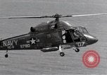 Standbild USS Forrestal Aufräumarbeiten nach Brand Golf von Tonkin Vietnam, 1967, aus Sekunde 50 historischem Filmmaterial Videoclip 65675031061