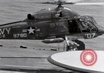 Standbild USS Forrestal Aufräumarbeiten nach Brand Golf von Tonkin Vietnam, 1967, aus Sekunde 53 historischem Filmmaterial Videoclip 65675031061