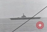 Standbild USS Forrestal Aufräumarbeiten nach Brand Golf von Tonkin Vietnam, 1967, aus Sekunde 57 historischem Filmmaterial Videoclip 65675031061