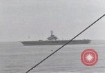 Standbild USS Forrestal Aufräumarbeiten nach Brand Golf von Tonkin Vietnam, 1967, aus Sekunde 58 historischem Filmmaterial Videoclip 65675031061