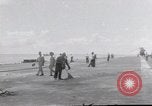 Standbild USS Forrestal Feuer cleanup Golf von Tonkin Vietnam, 1967, aus Sekunde 18 historischem Filmmaterial Videoclip 65675031062