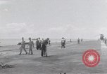Standbild USS Forrestal Feuer cleanup Golf von Tonkin Vietnam, 1967, aus Sekunde 19 historischem Filmmaterial Videoclip 65675031062