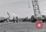 Standbild USS Forrestal Feuer cleanup Golf von Tonkin Vietnam, 1967, aus Sekunde 20 historischem Filmmaterial Videoclip 65675031062