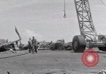 Standbild USS Forrestal Feuer cleanup Golf von Tonkin Vietnam, 1967, aus Sekunde 22 historischem Filmmaterial Videoclip 65675031062