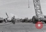 Standbild USS Forrestal Feuer cleanup Golf von Tonkin Vietnam, 1967, aus Sekunde 24 historischem Filmmaterial Videoclip 65675031062