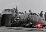 Standbild USS Forrestal Feuer cleanup Golf von Tonkin Vietnam, 1967, aus Sekunde 25 historischem Filmmaterial Videoclip 65675031062
