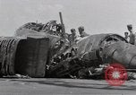 Standbild USS Forrestal Feuer cleanup Golf von Tonkin Vietnam, 1967, aus Sekunde 26 historischem Filmmaterial Videoclip 65675031062
