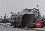 Standbild USS Forrestal Feuer cleanup Golf von Tonkin Vietnam, 1967, aus Sekunde 29 historischem Filmmaterial Videoclip 65675031062