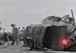 Standbild USS Forrestal Feuer cleanup Golf von Tonkin Vietnam, 1967, aus Sekunde 31 historischem Filmmaterial Videoclip 65675031062