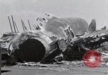 Standbild USS Forrestal Feuer cleanup Golf von Tonkin Vietnam, 1967, aus Sekunde 32 historischem Filmmaterial Videoclip 65675031062