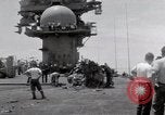 Standbild USS Forrestal Feuer cleanup Golf von Tonkin Vietnam, 1967, aus Sekunde 40 historischem Filmmaterial Videoclip 65675031062
