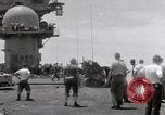 Standbild USS Forrestal Feuer cleanup Golf von Tonkin Vietnam, 1967, aus Sekunde 41 historischem Filmmaterial Videoclip 65675031062