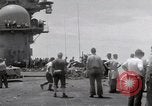 Standbild USS Forrestal Feuer cleanup Golf von Tonkin Vietnam, 1967, aus Sekunde 43 historischem Filmmaterial Videoclip 65675031062
