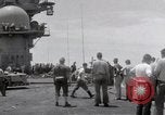 Standbild USS Forrestal Feuer cleanup Golf von Tonkin Vietnam, 1967, aus Sekunde 44 historischem Filmmaterial Videoclip 65675031062