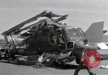 Standbild USS Forrestal Feuer cleanup Golf von Tonkin Vietnam, 1967, aus Sekunde 47 historischem Filmmaterial Videoclip 65675031062