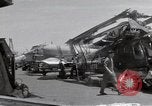 Standbild USS Forrestal Feuer cleanup Golf von Tonkin Vietnam, 1967, aus Sekunde 53 historischem Filmmaterial Videoclip 65675031062