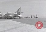 Standbild USS Forrestal Feuer cleanup Golf von Tonkin Vietnam, 1967, aus Sekunde 57 historischem Filmmaterial Videoclip 65675031062