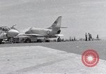 Standbild USS Forrestal Feuer cleanup Golf von Tonkin Vietnam, 1967, aus Sekunde 59 historischem Filmmaterial Videoclip 65675031062