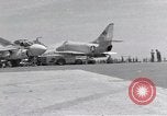 Standbild USS Forrestal Feuer cleanup Golf von Tonkin Vietnam, 1967, aus Sekunde 60 historischem Filmmaterial Videoclip 65675031062