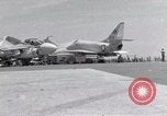 Standbild USS Forrestal Feuer cleanup Golf von Tonkin Vietnam, 1967, aus Sekunde 61 historischem Filmmaterial Videoclip 65675031062
