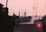 Standbild Allied Schiff Konvoi Vereinigtes Königreich, 1944, aus Sekunde 16 historischem Filmmaterial Videoclip 65675031066