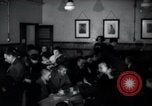 Standbild Juden Notunterkünfte London England, 1938, aus Sekunde 10 historischem Filmmaterial Videoclip 65675031073