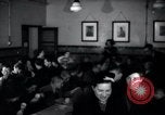 Standbild Juden Notunterkünfte London England, 1938, aus Sekunde 14 historischem Filmmaterial Videoclip 65675031073