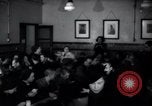 Standbild Juden Notunterkünfte London England, 1938, aus Sekunde 15 historischem Filmmaterial Videoclip 65675031073