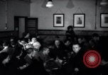 Standbild Juden Notunterkünfte London England, 1938, aus Sekunde 17 historischem Filmmaterial Videoclip 65675031073