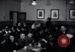 Standbild Juden Notunterkünfte London England, 1938, aus Sekunde 28 historischem Filmmaterial Videoclip 65675031073