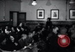 Standbild Juden Notunterkünfte London England, 1938, aus Sekunde 32 historischem Filmmaterial Videoclip 65675031073