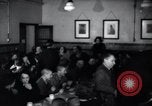 Standbild Juden Notunterkünfte London England, 1938, aus Sekunde 37 historischem Filmmaterial Videoclip 65675031073