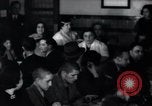 Standbild Juden Notunterkünfte London England, 1938, aus Sekunde 59 historischem Filmmaterial Videoclip 65675031073