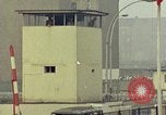Standbild Berliner Mauer Berlin Deutschland, 1969, aus Sekunde 12 historischem Filmmaterial Videoclip 65675031082