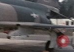 Standbild F-4E Flugzeug und Besatzung Vorbereitung und Start von Air Base Ramstein Ramstein Deutschland, 1969, aus Sekunde 7 historischem Filmmaterial Videoclip 65675031085