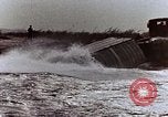 Standbild sowjetischen schwimmende Brücke Sowjetunion, 1969, aus Sekunde 10 historischem Filmmaterial Videoclip 65675031093